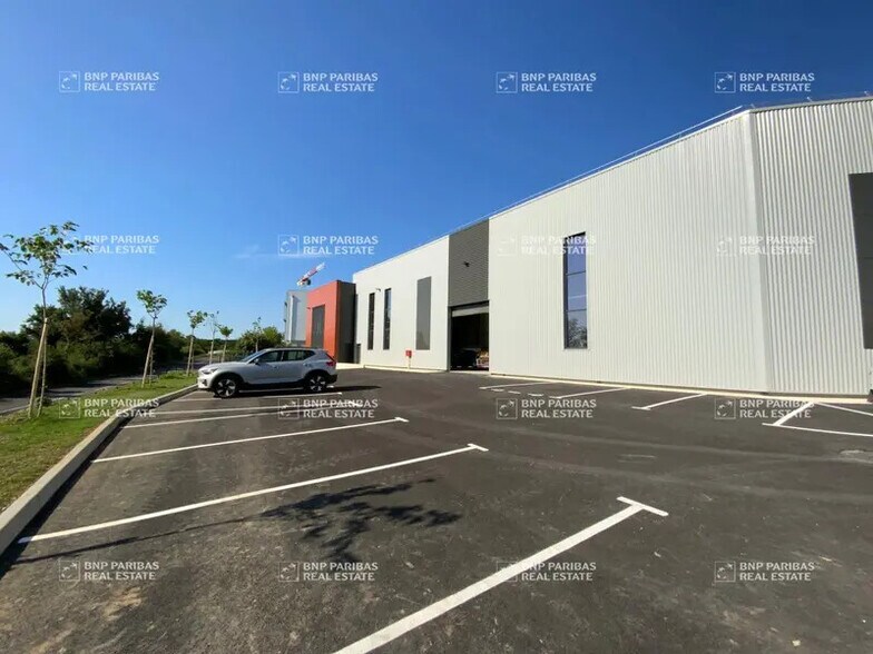 25 Rue Du Mollaret, Saint-Quentin-Fallavier for sale - Building Photo - Image 1 of 16