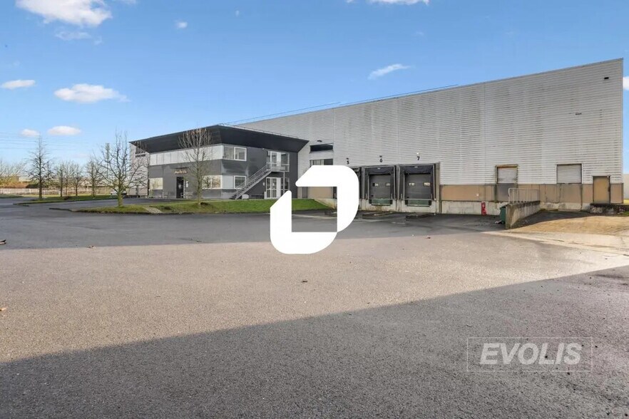 Industriel dans Saint-Michel-sur-Orge à louer - Photo du bâtiment - Image 2 de 15