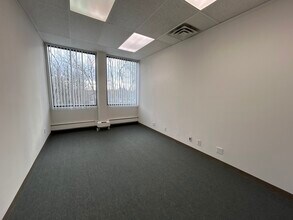 125 S Wilke Rd, Arlington Heights, IL à louer Photo intérieure- Image 2 de 2