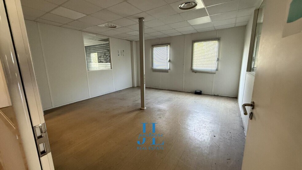 Industrial in Bordeaux for lease - Interior Photo - Image 2 of 6