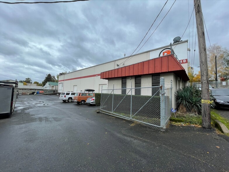 5210 NE Columbia Blvd, Portland, OR for sale - Building Photo - Image 1 of 1