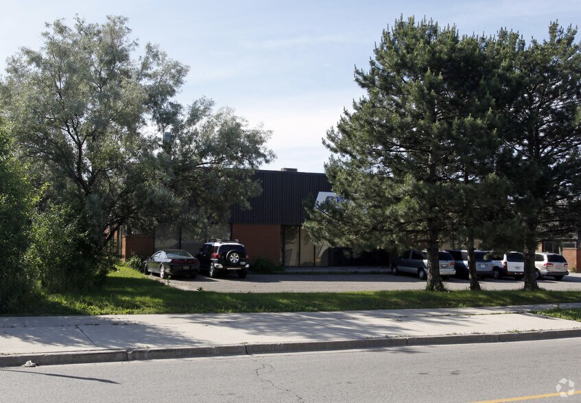 1260 Aimco Blvd, Mississauga, ON à louer - Photo du bâtiment - Image 2 de 2