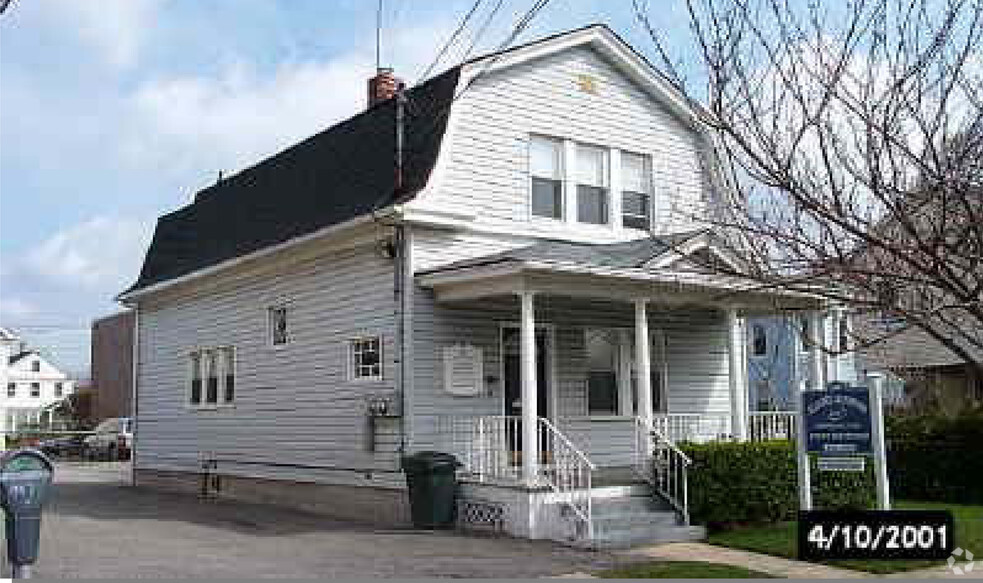 102 3rd St, Mineola, NY à vendre - Photo du bâtiment - Image 1 de 1