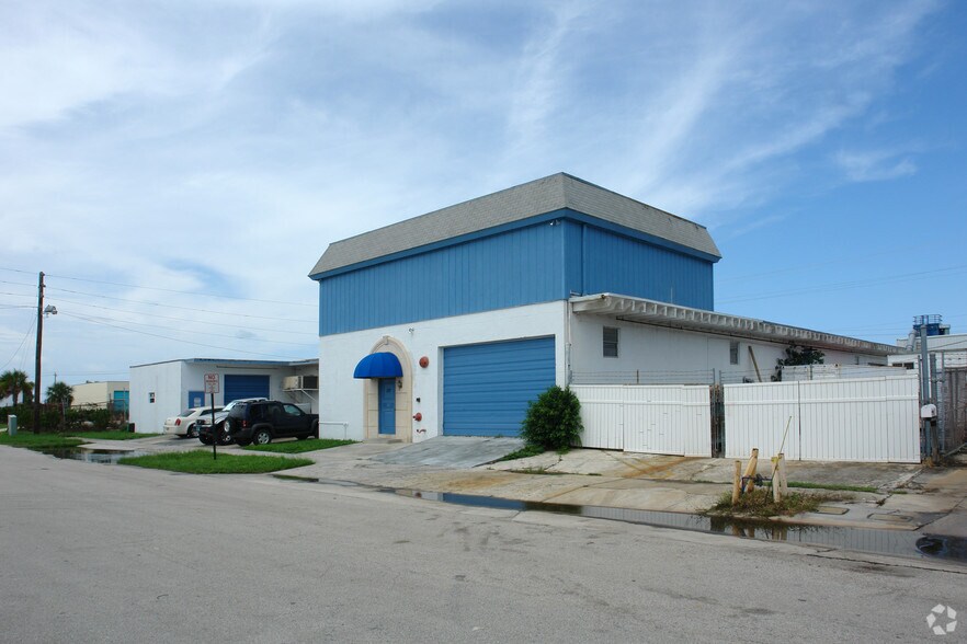 117 Reed Rd, Lake Park, FL à vendre - Photo du bâtiment - Image 2 de 6