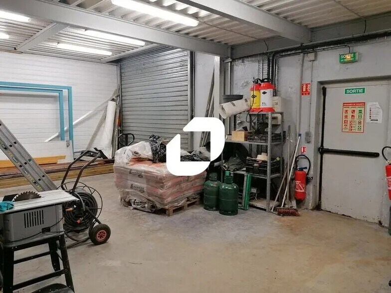 Local d'activités dans Le Plessis-Bouchard à vendre - Photo du bâtiment - Image 2 de 10
