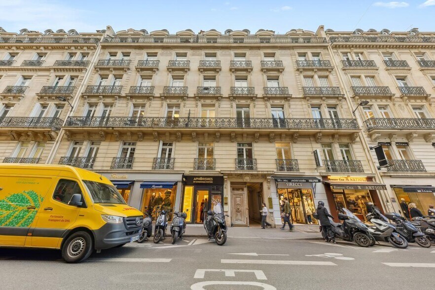 29 Rue Marbeuf, Paris à louer - Photo du bâtiment - Image 1 de 24