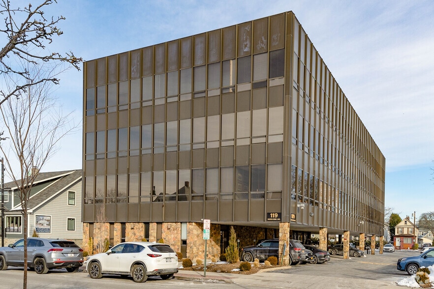 119 N Park Ave, Rockville Centre, NY à louer - Photo du bâtiment - Image 1 de 1