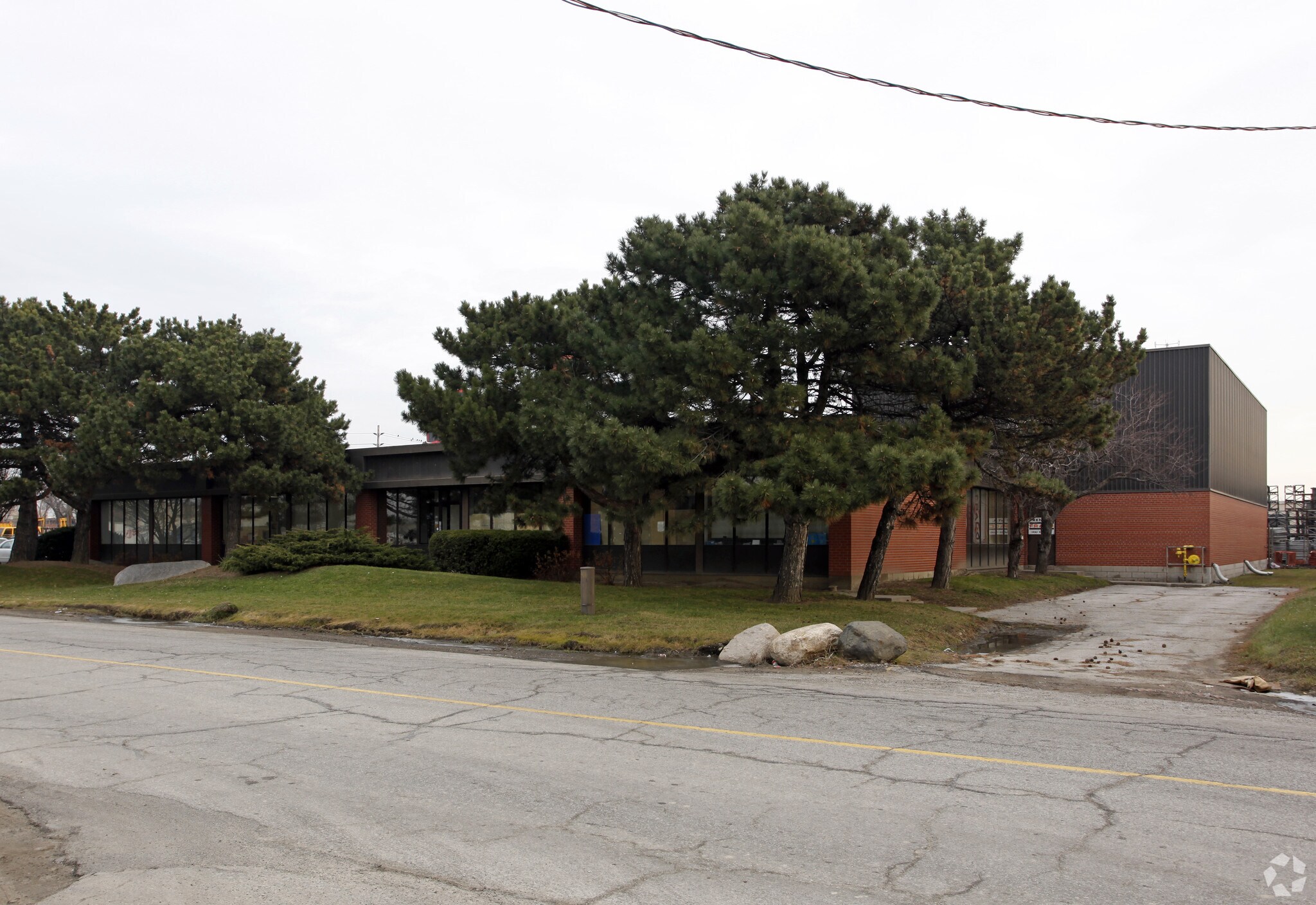 57 Atomic Ave, Toronto, ON à vendre Photo principale- Image 1 de 1