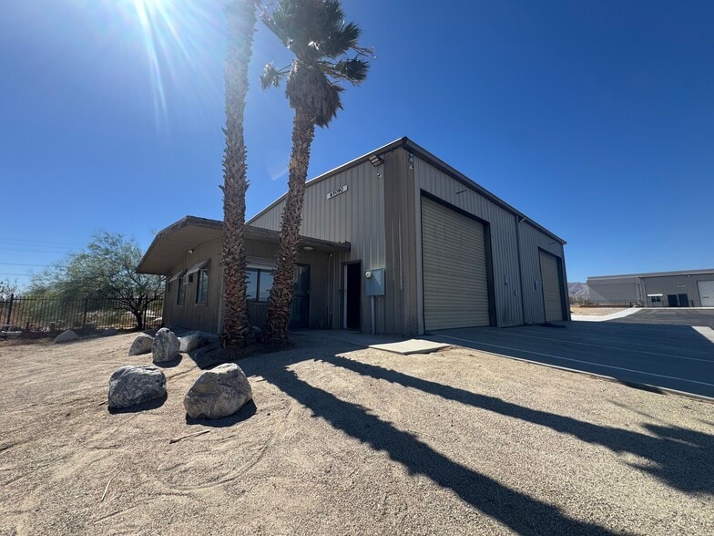 65090 San Jacinto Ln, Desert Hot Springs, CA à vendre - Photo du bâtiment - Image 2 de 6
