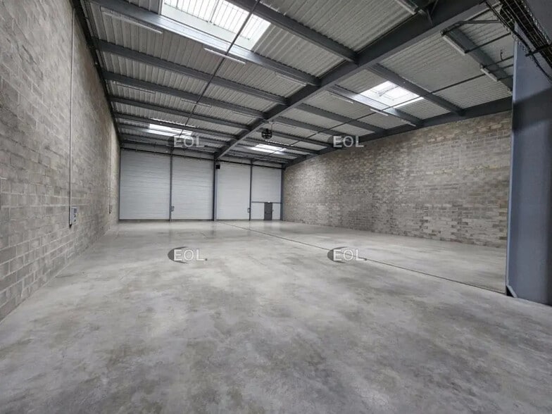 Flex in Créteil for lease - Building Photo - Image 3 of 7