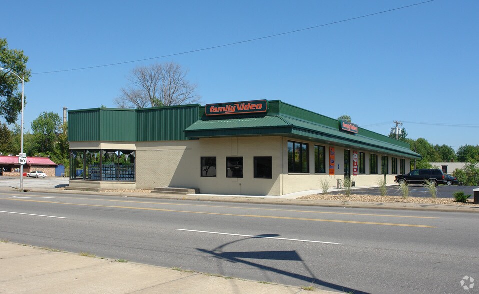 231 N Main St, Niles, OH for lease - Primary Photo - Image 1 of 4