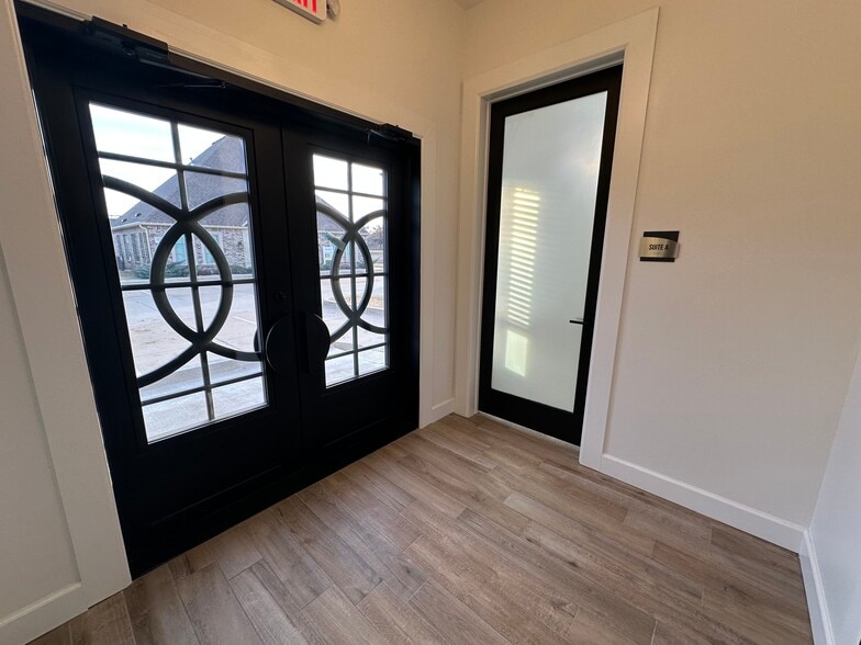 15128 Traditions Blvd, Edmond, OK for lease - Interior Photo - Image 2 of 7