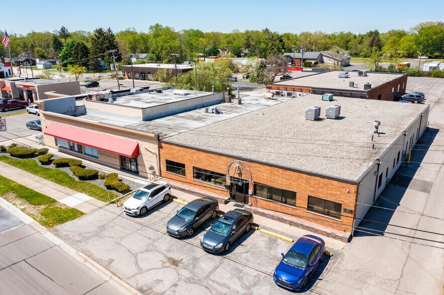 31119 Greenfield Rd, Beverly Hills, MI for lease - Building Photo - Image 1 of 13