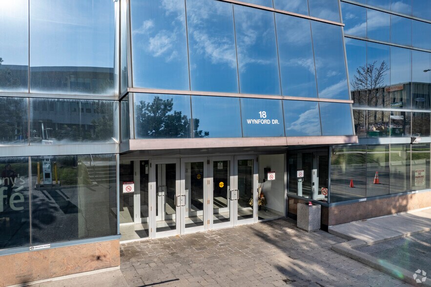 18 Wynford Dr, Toronto, ON à louer - Photo du bâtiment - Image 3 de 4