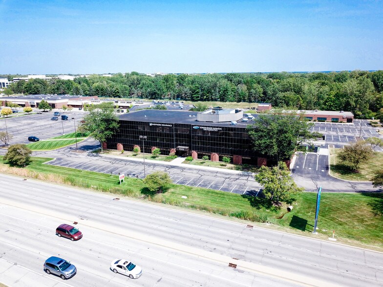 9333 N Meridian St, Indianapolis, IN à louer - Photo du bâtiment - Image 2 de 11