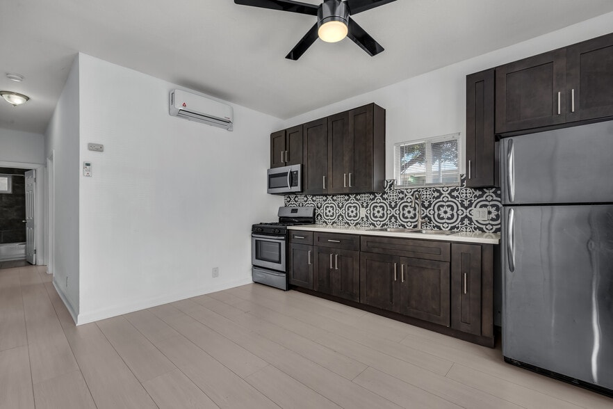 300 Patton St, Los Angeles, CA for sale - Interior Photo - Image 2 of 7