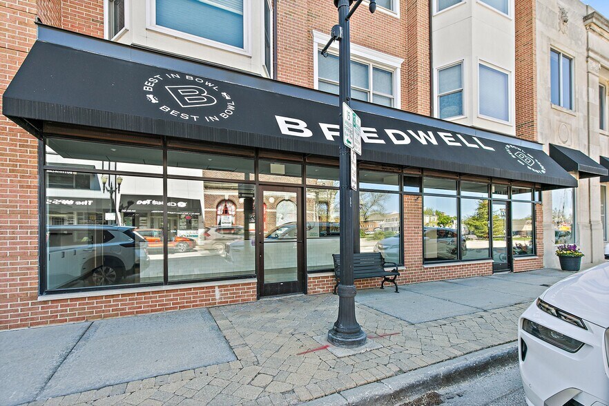 140 S Cook St, Barrington, IL à louer - Photo du bâtiment - Image 2 de 3