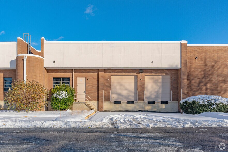 1701 Brightseat Rd, Landover, MD à louer - Photo du bâtiment - Image 3 de 5