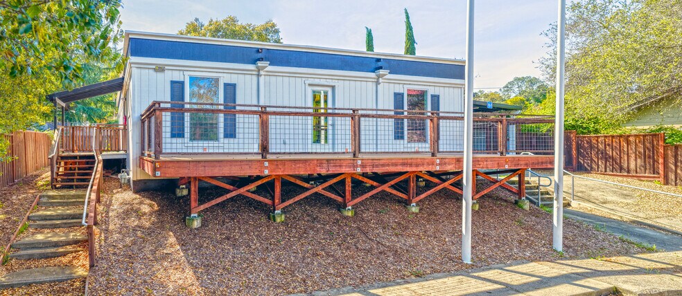 21249 Geyserville Ave, Geyserville, CA à louer - Photo du bâtiment - Image 3 de 4