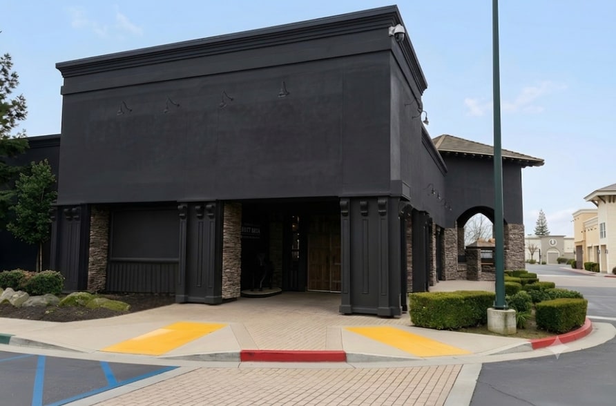 4020 N Cedar Ave, Fresno, CA for lease - Building Photo - Image 2 of 7