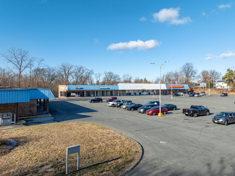 122-128 Island Pond Rd, Springfield, MA for lease - Building Photo - Image 2 of 8