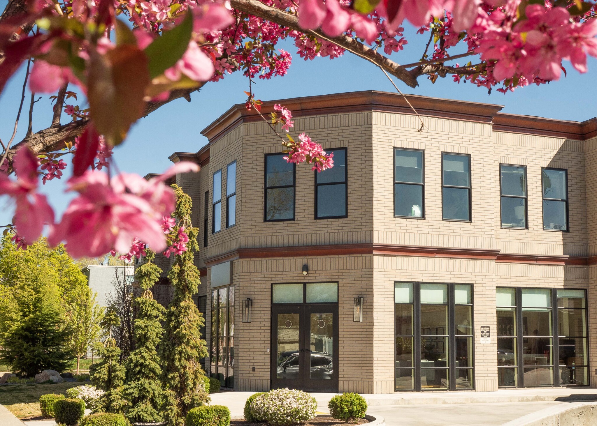 1586 E Stratford Ave, Salt Lake City, UT for lease Primary Photo- Image 1 of 5