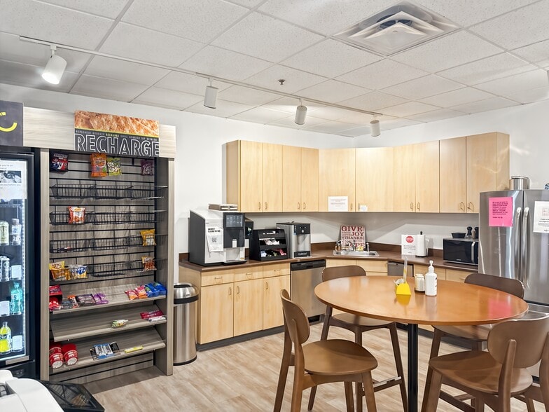 1661 International Dr, Memphis, TN for lease - Interior Photo - Image 2 of 12