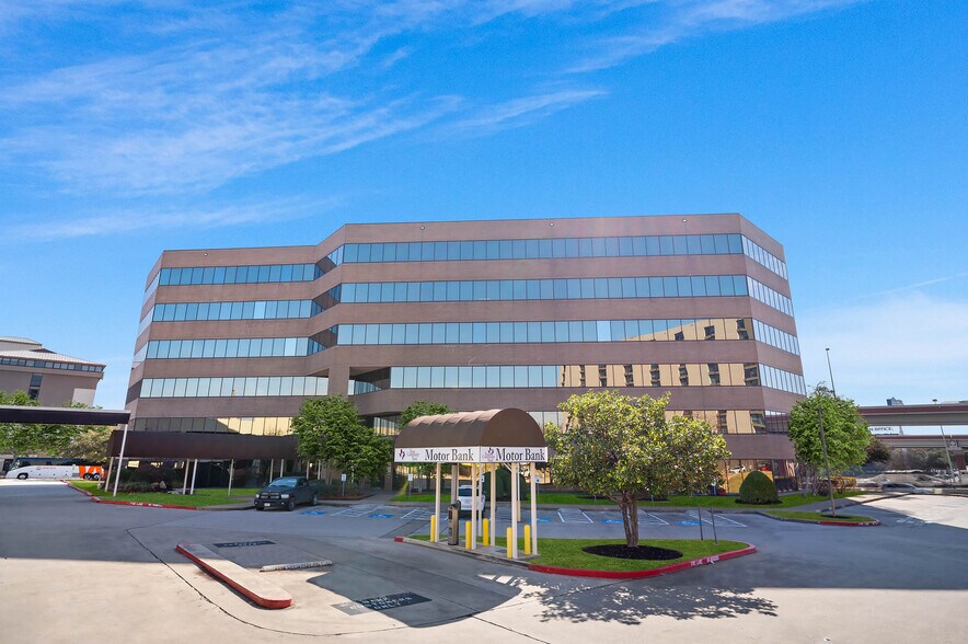 85 NE Loop 410, San Antonio, TX à louer - Photo du bâtiment - Image 2 de 10