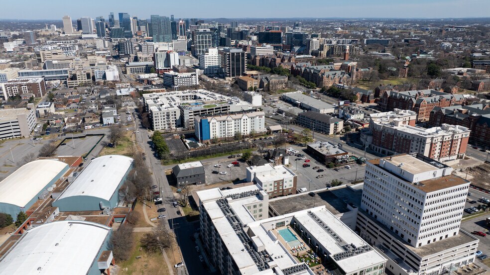 211-215 24th Ave N ave, Nashville, TN for sale - Building Photo - Image 2 of 5