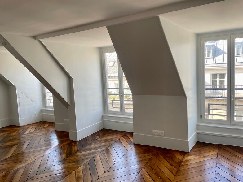 8 Rue Des Capucines, Paris à louer - Photo du bâtiment - Image 2 de 7