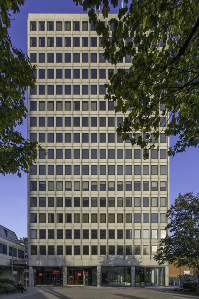 St Georges Sq, New Malden for lease - Building Photo - Image 1 of 6