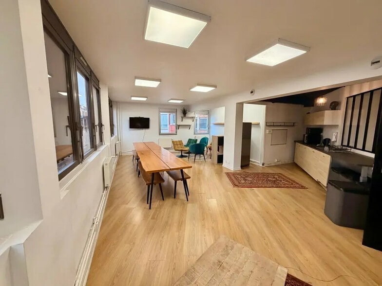 5 Place Du Colonel Fabien, Paris à louer - Photo intérieure - Image 2 de 11