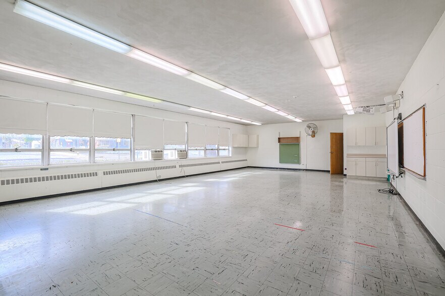 331 George St, West Chicago, IL à louer - Photo intérieure - Image 3 de 12