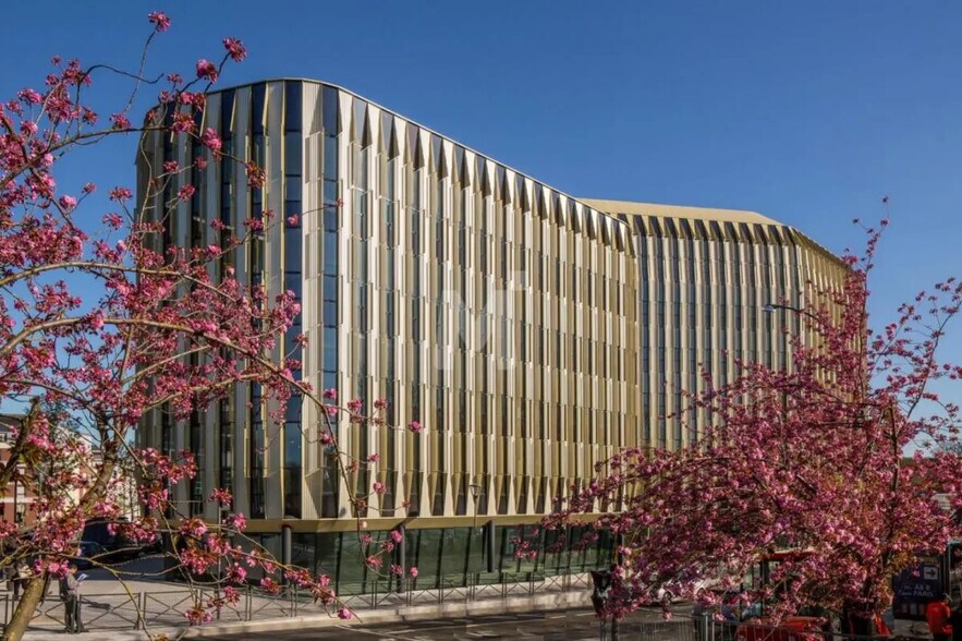 Bureau dans Massy à louer - Photo du bâtiment - Image 1 de 15