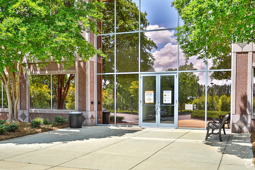 2801 Yorkmont Rd, Charlotte, NC à louer - Photo du bâtiment - Image 3 de 7