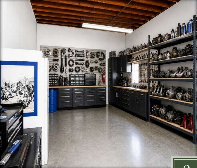2241 S Vermont Ave, Los Angeles, CA à vendre - Photo intérieure - Image 3 de 9