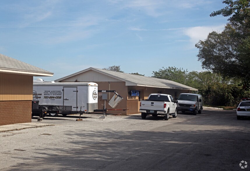 11151 66th St N, Largo, FL à louer - Photo principale - Image 1 de 3