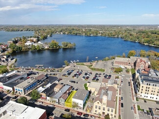 More details for 162 E Wisconsin Ave, Oconomowoc, WI - Retail for Sale