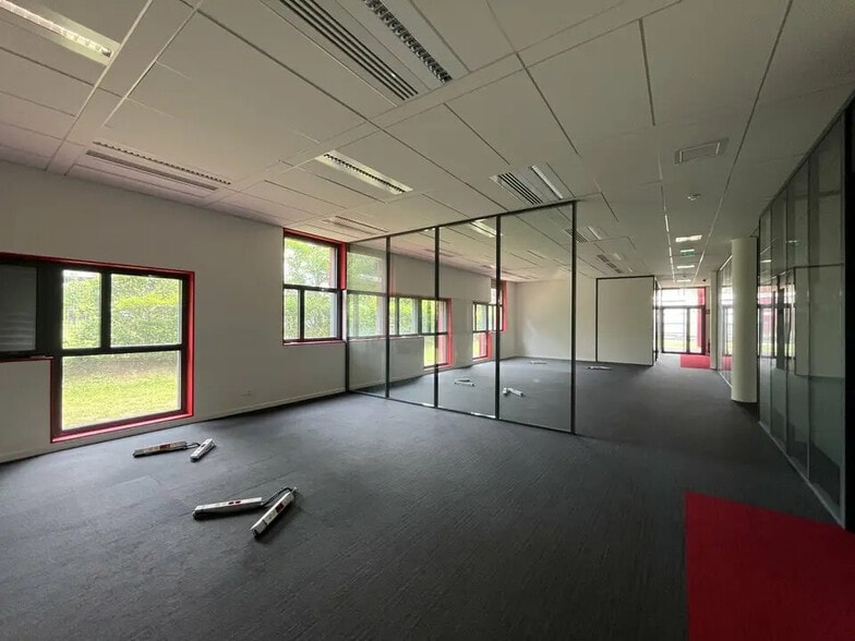 Office in Dardilly for lease - Building Photo - Image 3 of 14