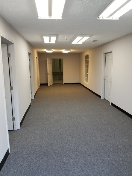 4528 Stonegate Industrial Blvd, Stone Mountain, GA à louer - Hall d’entrée - Image 2 de 15