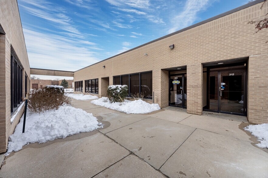 304 Howard Ave, Des Plaines, IL à vendre - Photo du bâtiment - Image 3 de 30