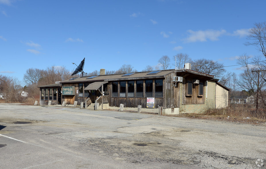 1551 Warwick Ave, Warwick, RI for sale - Primary Photo - Image 1 of 1