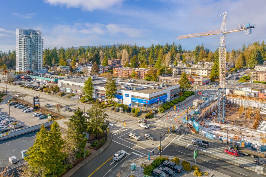 1024 Ridgeway Ave, Coquitlam, BC à louer - Photo du bâtiment - Image 2 de 6