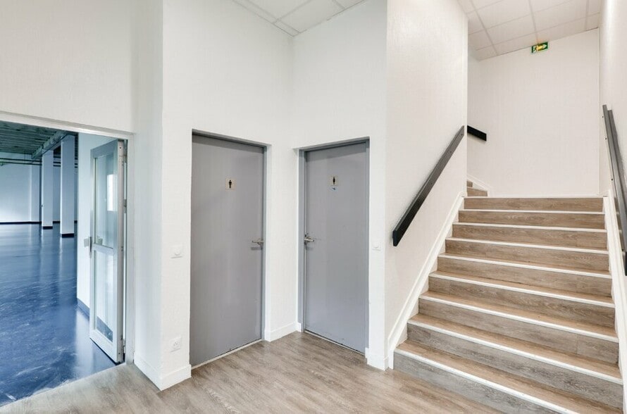 4 Allée Du Cantal, Lisses for lease - Interior Photo - Image 2 of 8