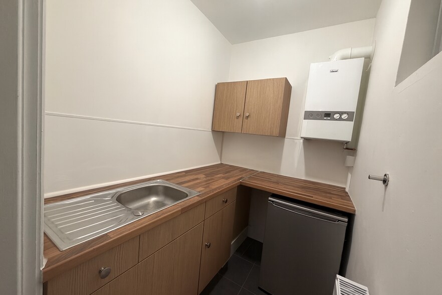 Hayseech Rd, Halesowen à louer - Photo du bâtiment - Image 3 de 8