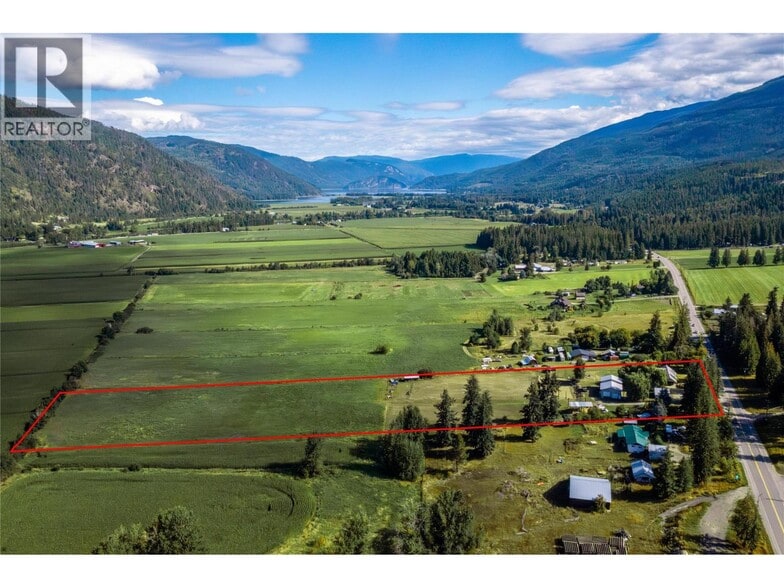 7630 97A Highway, Mara, BC for sale - Primary Photo - Image 1 of 8