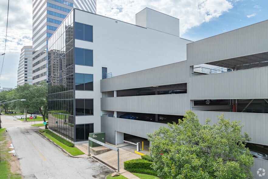 5005 Riverway Dr, Houston, TX à louer - Photo du bâtiment - Image 3 de 13
