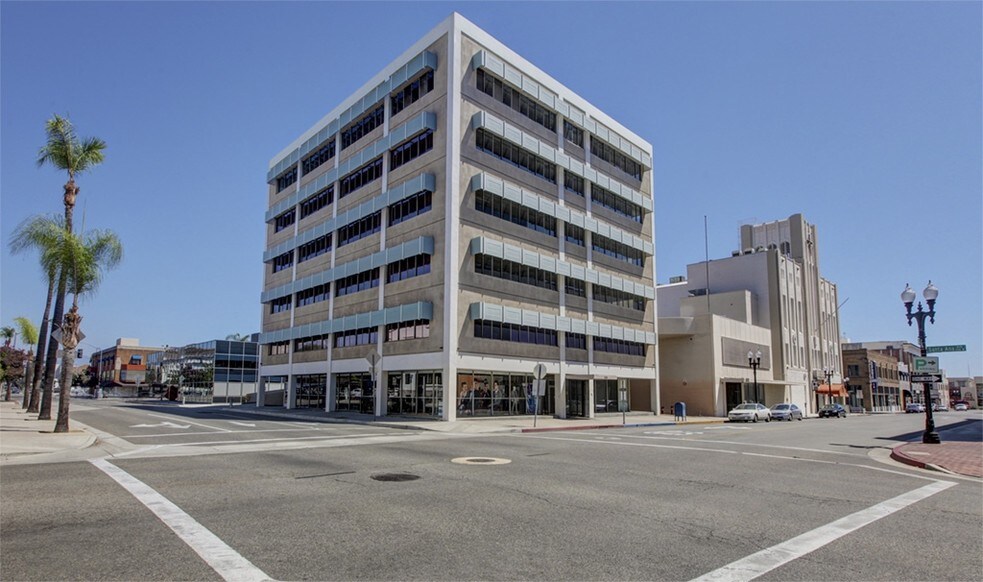515 N Sycamore St, Santa Ana, CA à louer - Photo du bâtiment - Image 3 de 13