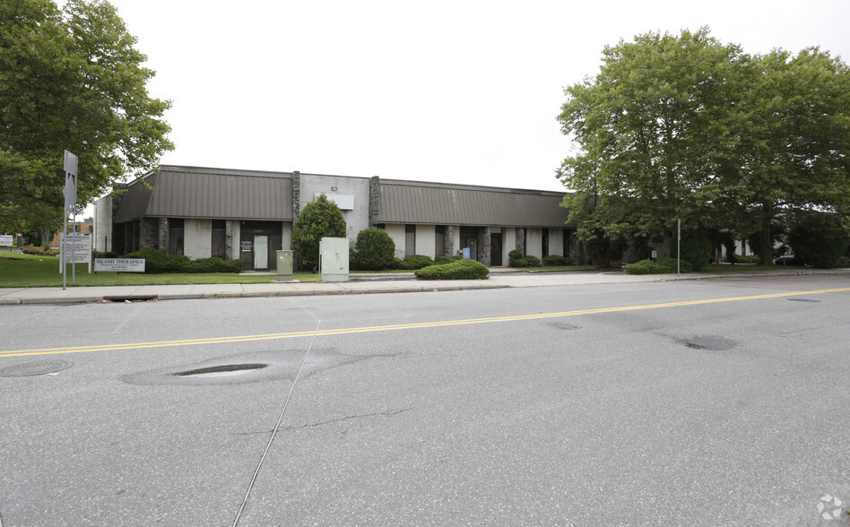 1-21 Brandywine Dr, Deer Park, NY for lease - Primary Photo - Image 1 of 11