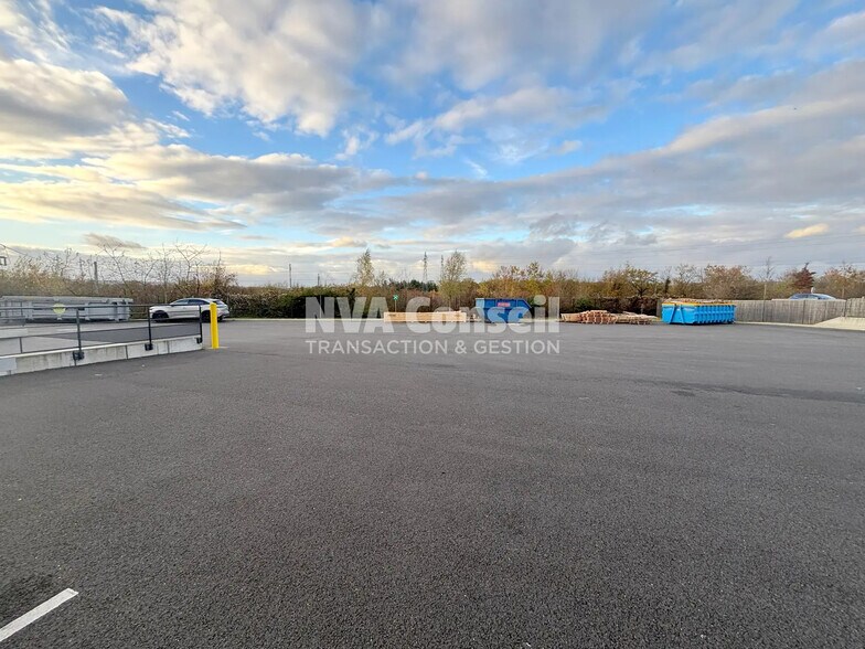 Flex dans Neuville-sur-Oise à louer - Photo du bâtiment - Image 3 de 4